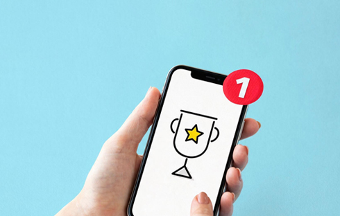 Loyalty &<br />
Rewards Solutions